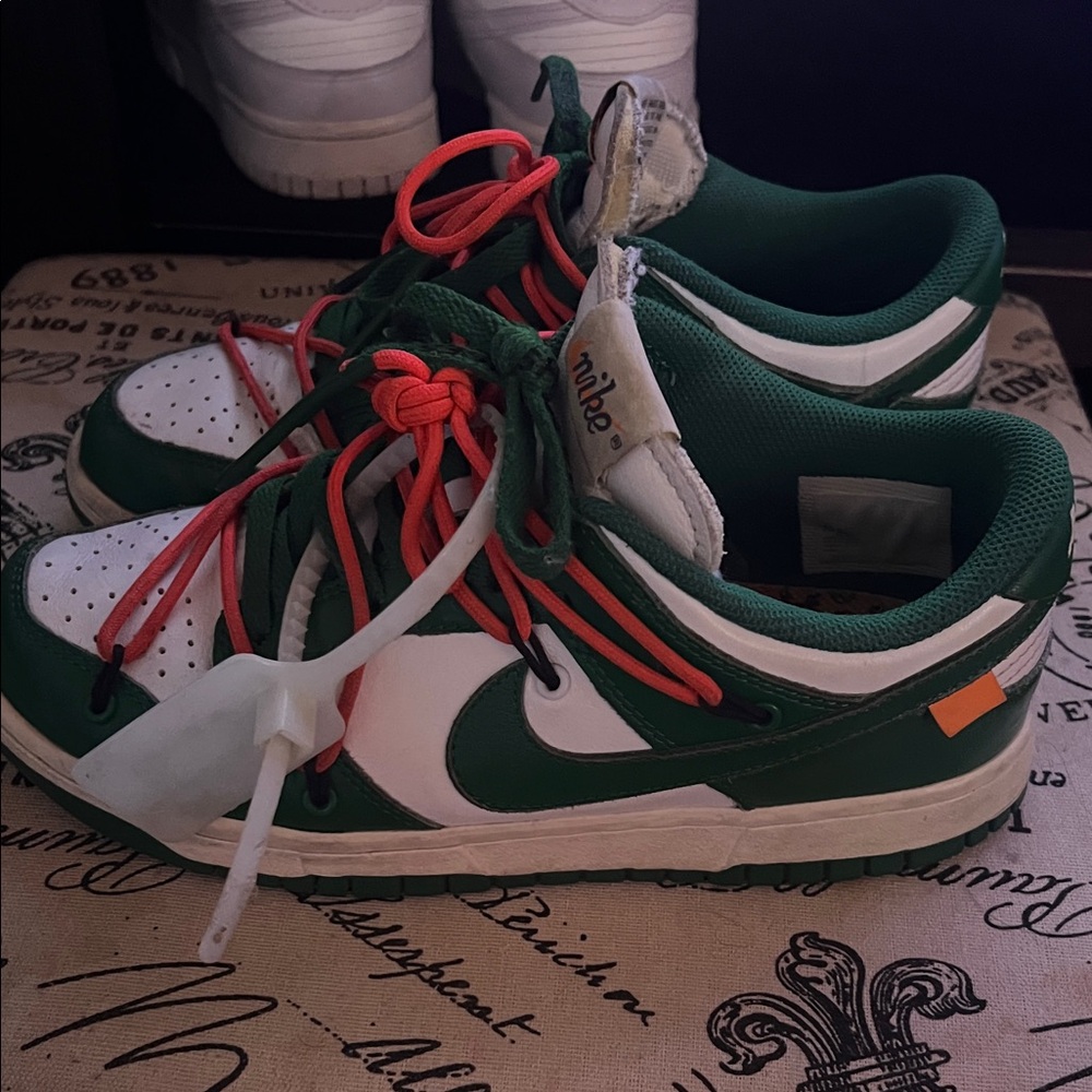 Women’s Nike green/white Off white size 8